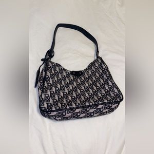‼️SOLD‼️Black and white shoulder bag